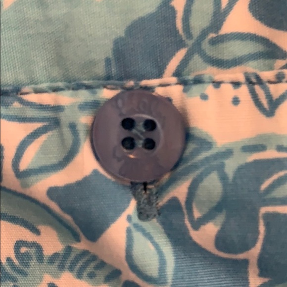 Lilly Pulitzer ladies size 4 like -new shirt🌸 - Picture 4 of 4